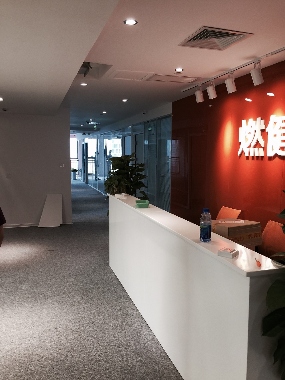 現(xiàn)代娛樂健身房裝修現(xiàn)場圖
